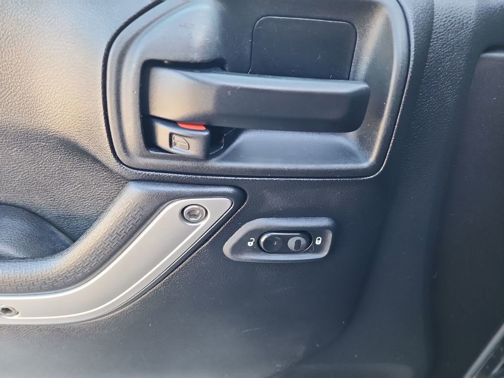 Used 2017 Jeep Wrangler Sahara w/ Connectivity Group image 13