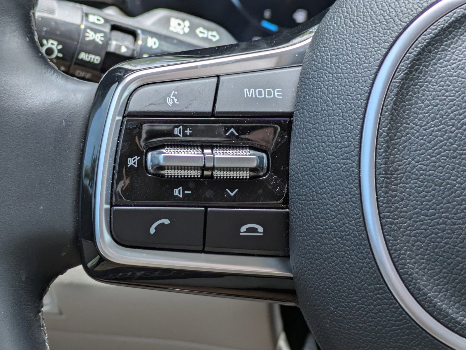 Certified 2023 Kia Sorento SX FWD image 22