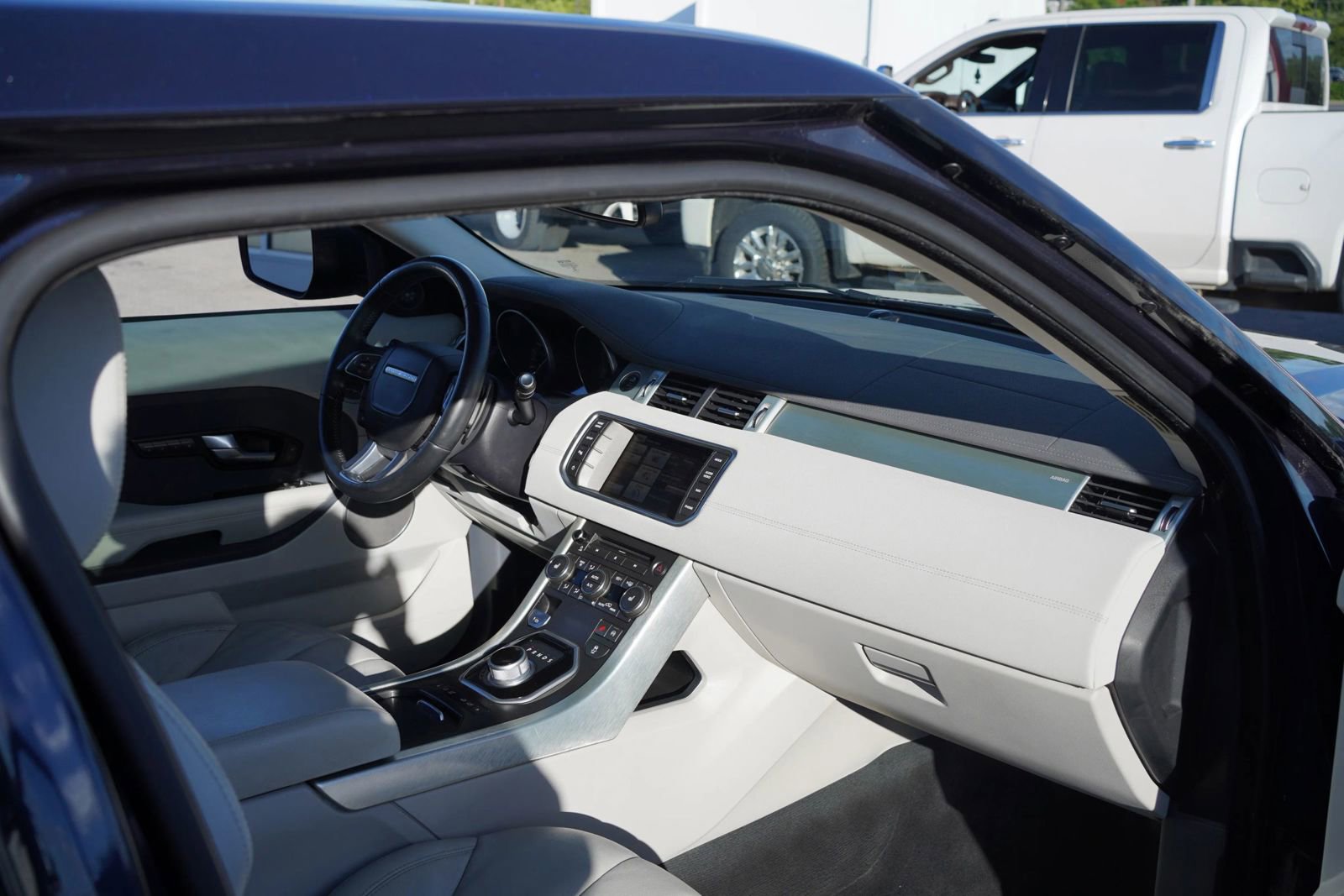 Used 2014 Land Rover Range Rover Evoque Pure Premium AWD/4WD image 23
