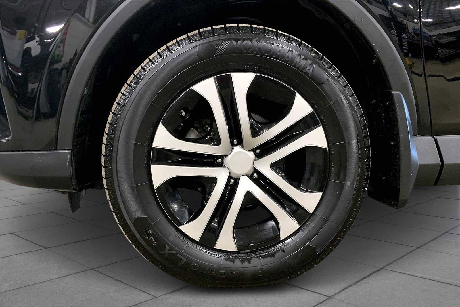 Used 2017 Toyota RAV4 LE w/ Carpet Mat Package image 10