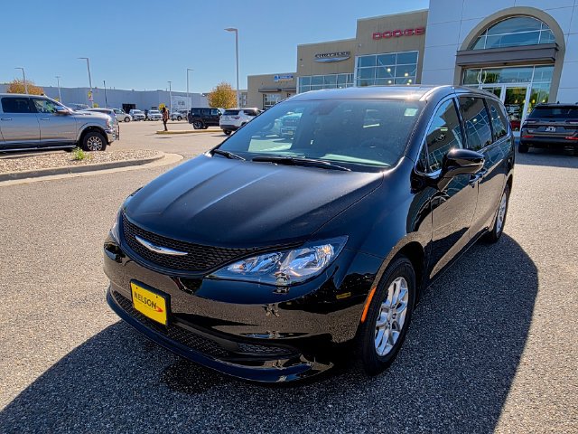 New 2027 Chrysler Pacifica LX FWD image 2