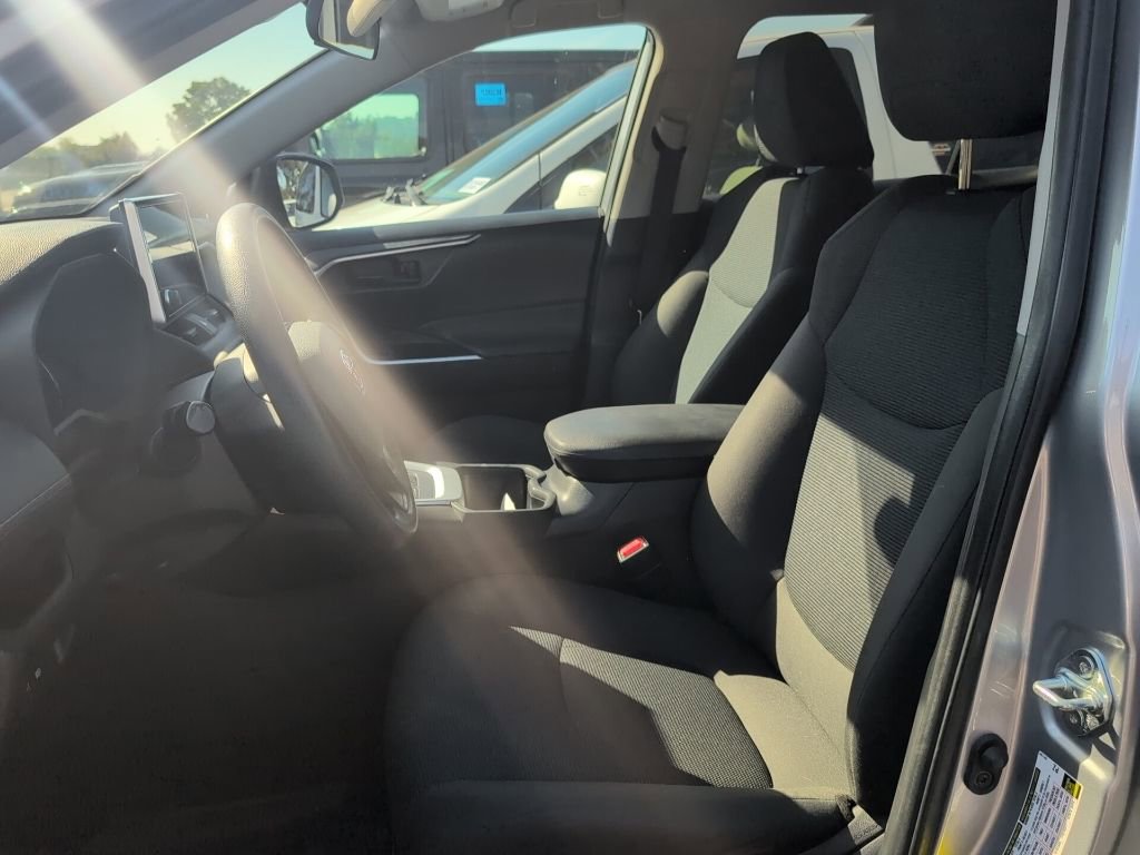 Used 2023 Toyota RAV4 LE image 7
