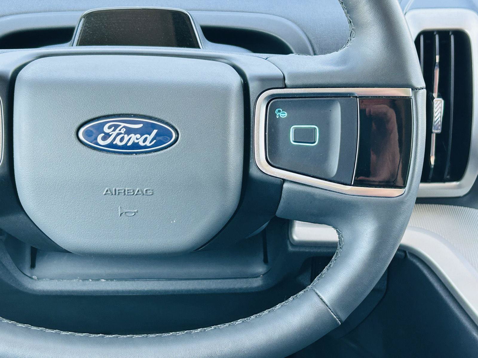 Used 2025 Ford Expedition Active AWD/4WD image 23