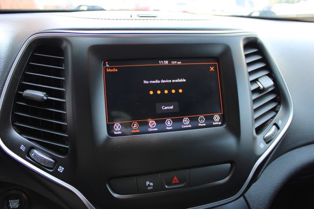 Used 2019 Jeep Cherokee Latitude Plus w/ Cold Weather Group AWD/4WD image 21