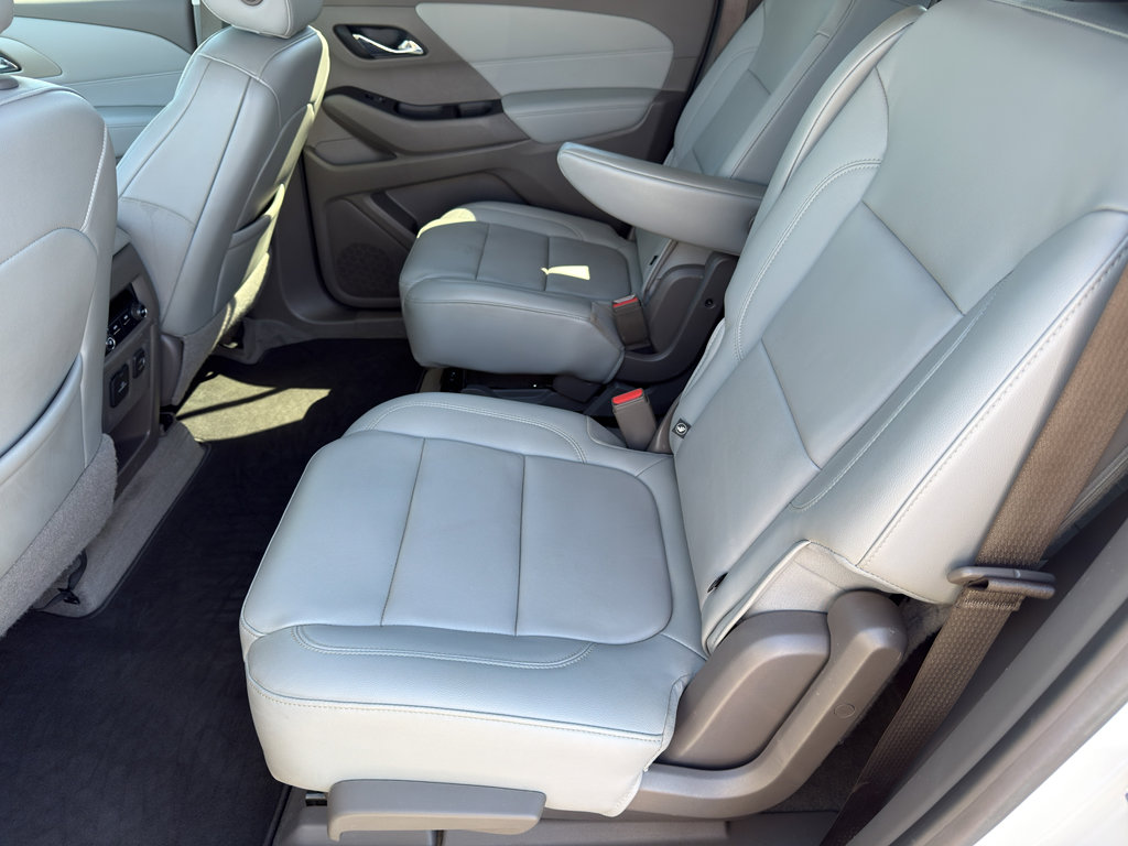 Used 2020 Chevrolet Traverse LT w/ LT Premium Package image 24
