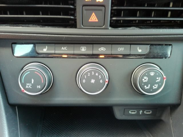 Used 2024 Volkswagen Jetta Sport FWD image 40
