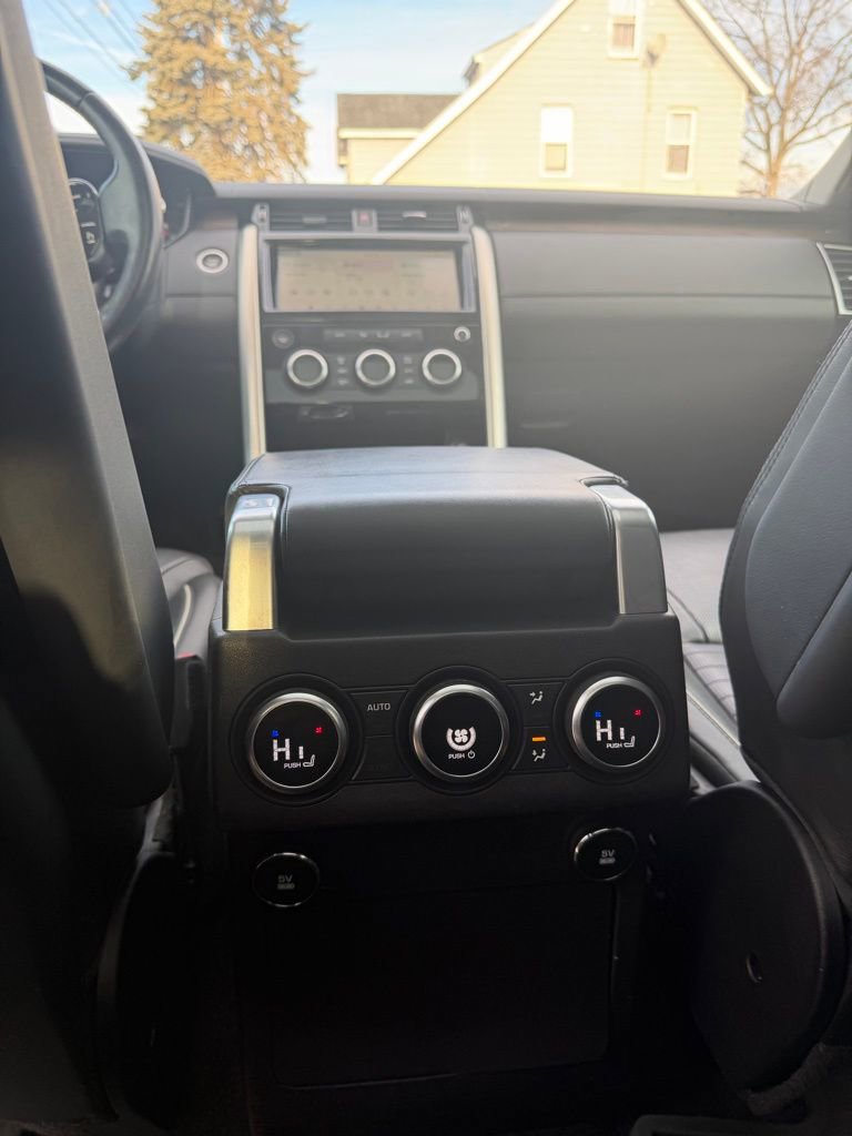 Used 2019 Land Rover Discovery HSE Luxury AWD/4WD image 11