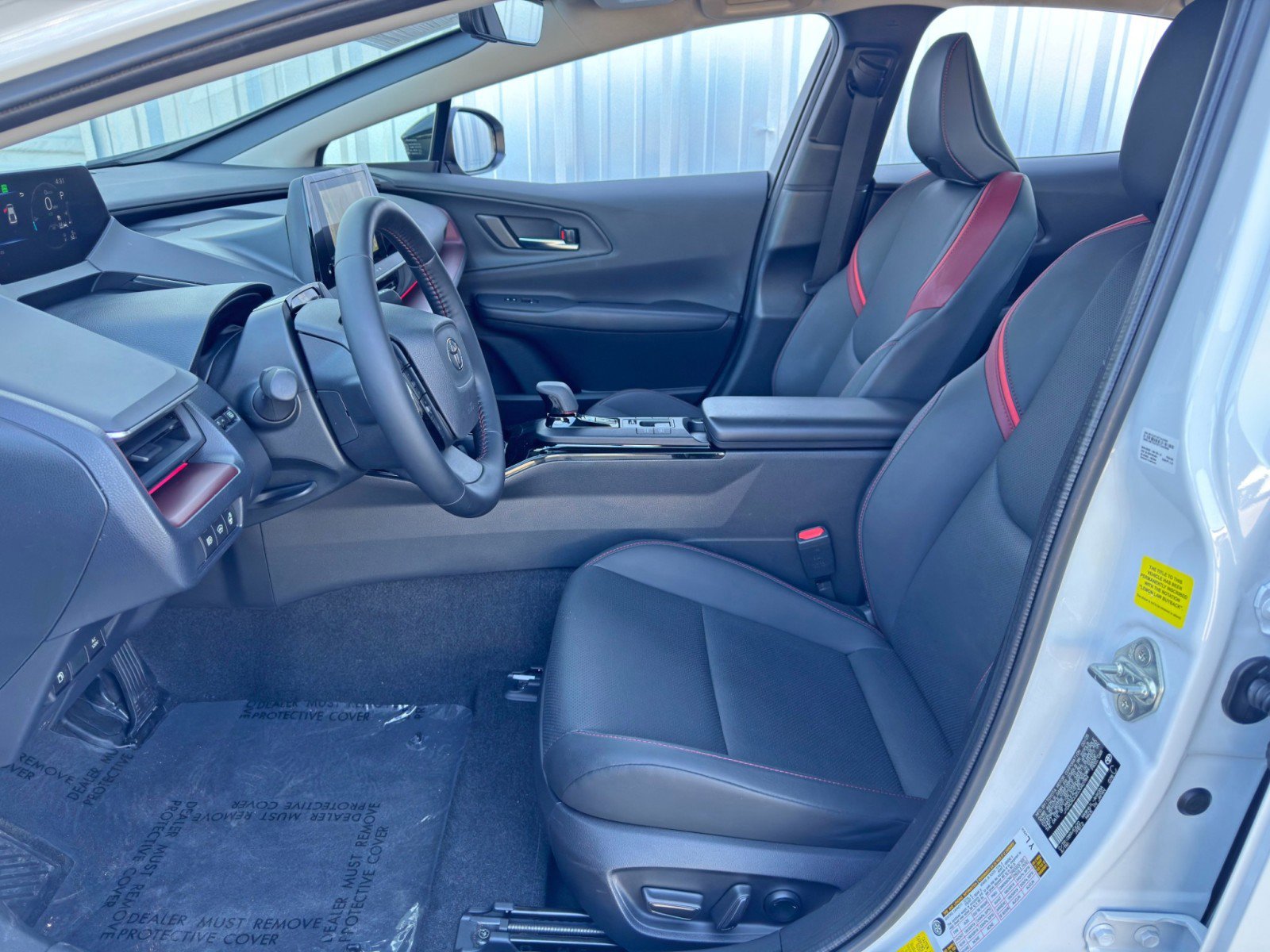 Used 2025 Toyota Prius Plug-In Hybrid XSE FWD image 15