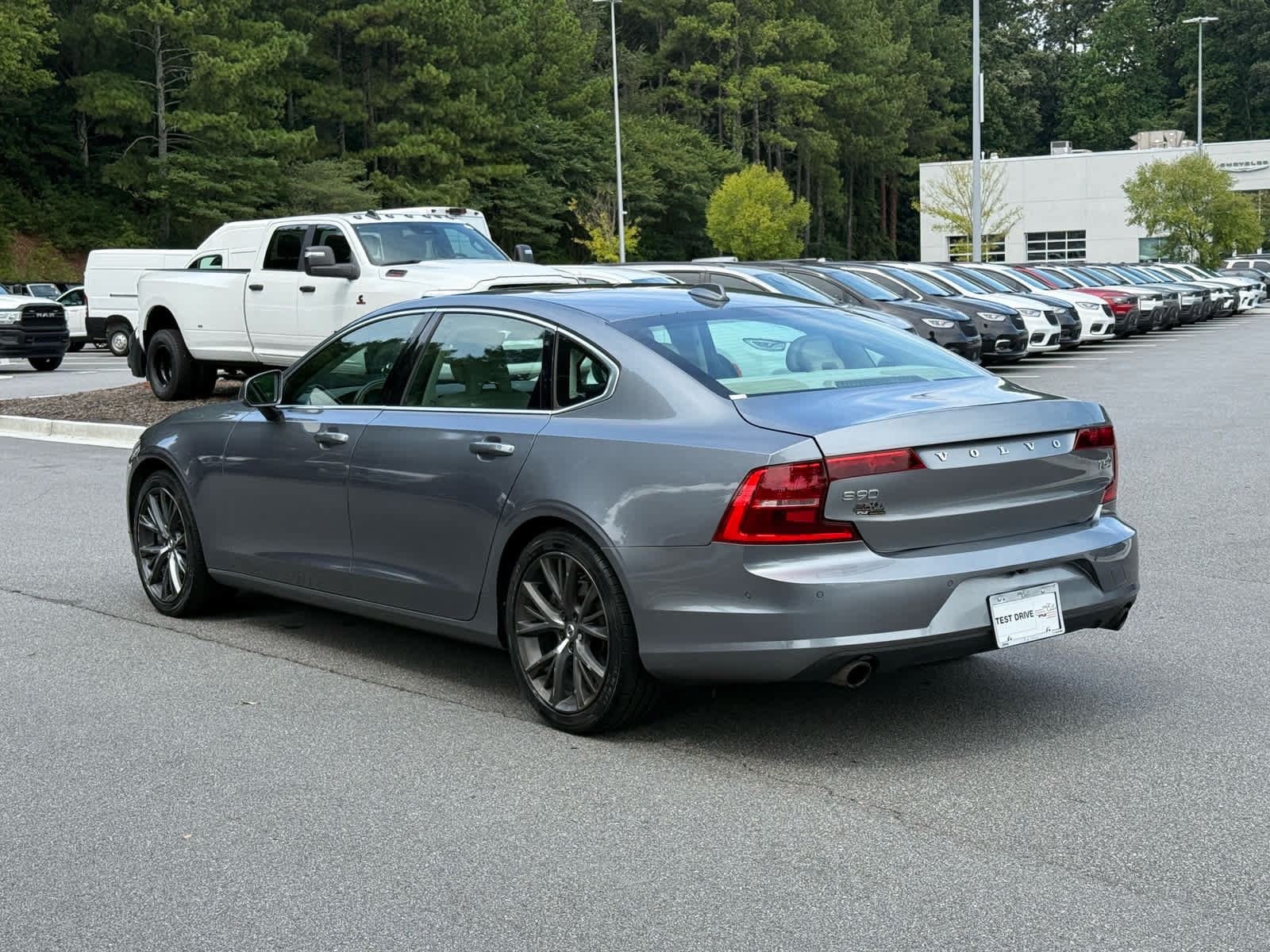 Used 2018 Volvo S90 T5 Momentum AWD/4WD image 3