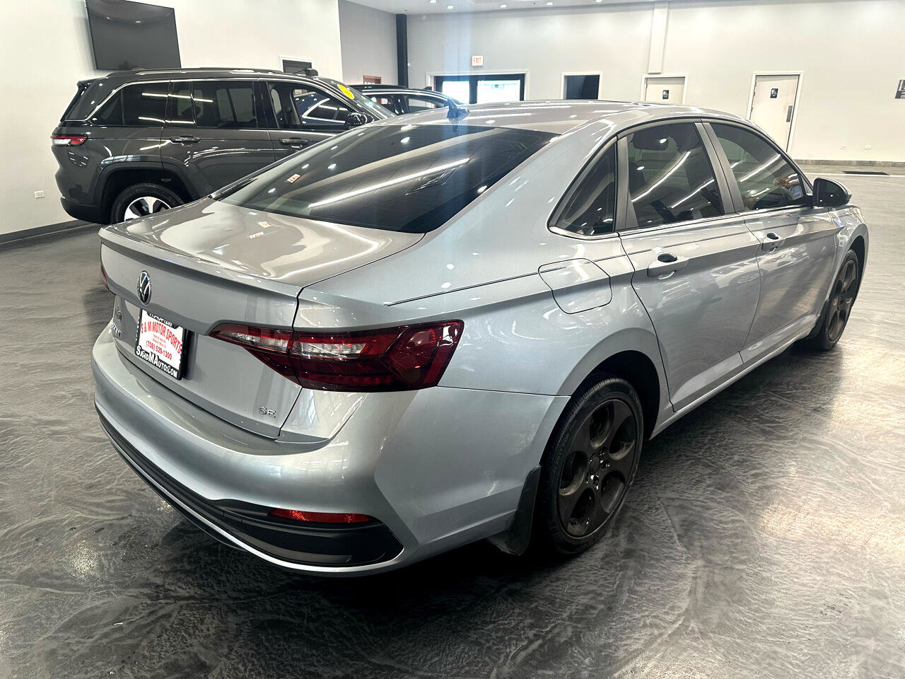 Used 2024 Volkswagen Jetta SE w/ Panoramic Sunroof Package image 5
