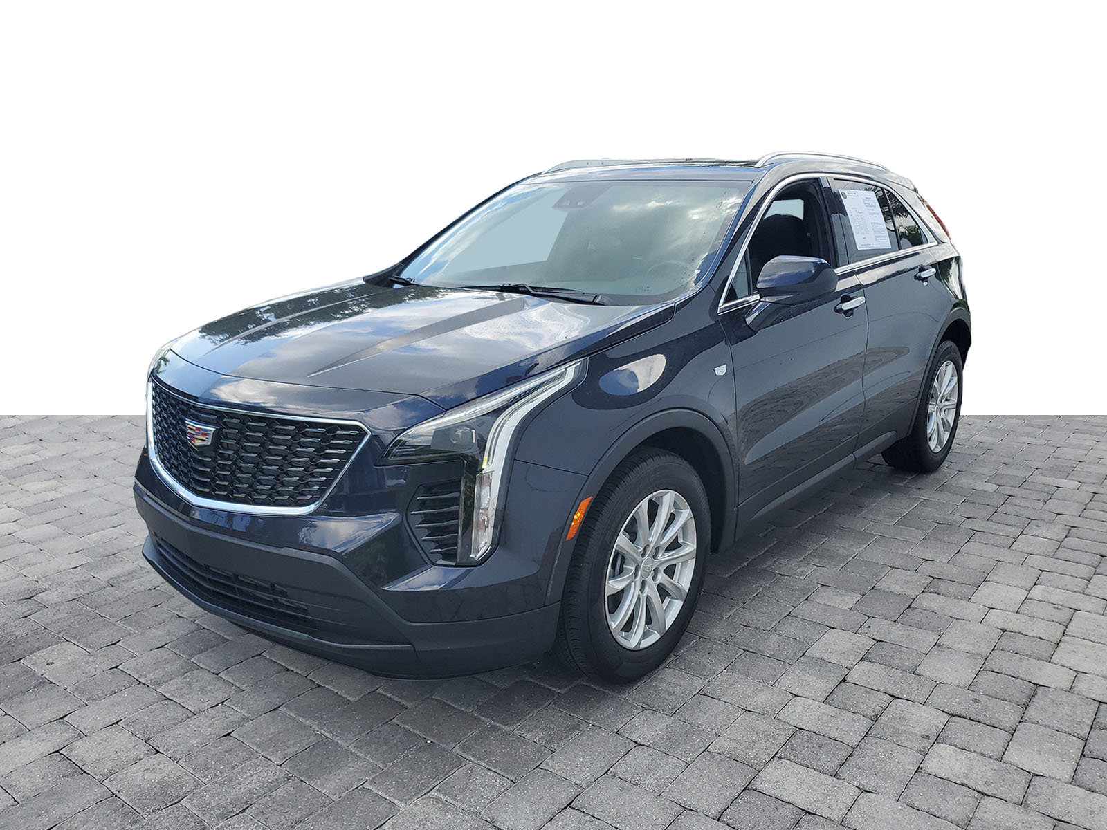 Certified 2023 Cadillac XT4 Luxury w/ Cold Weather Package FWD image 3