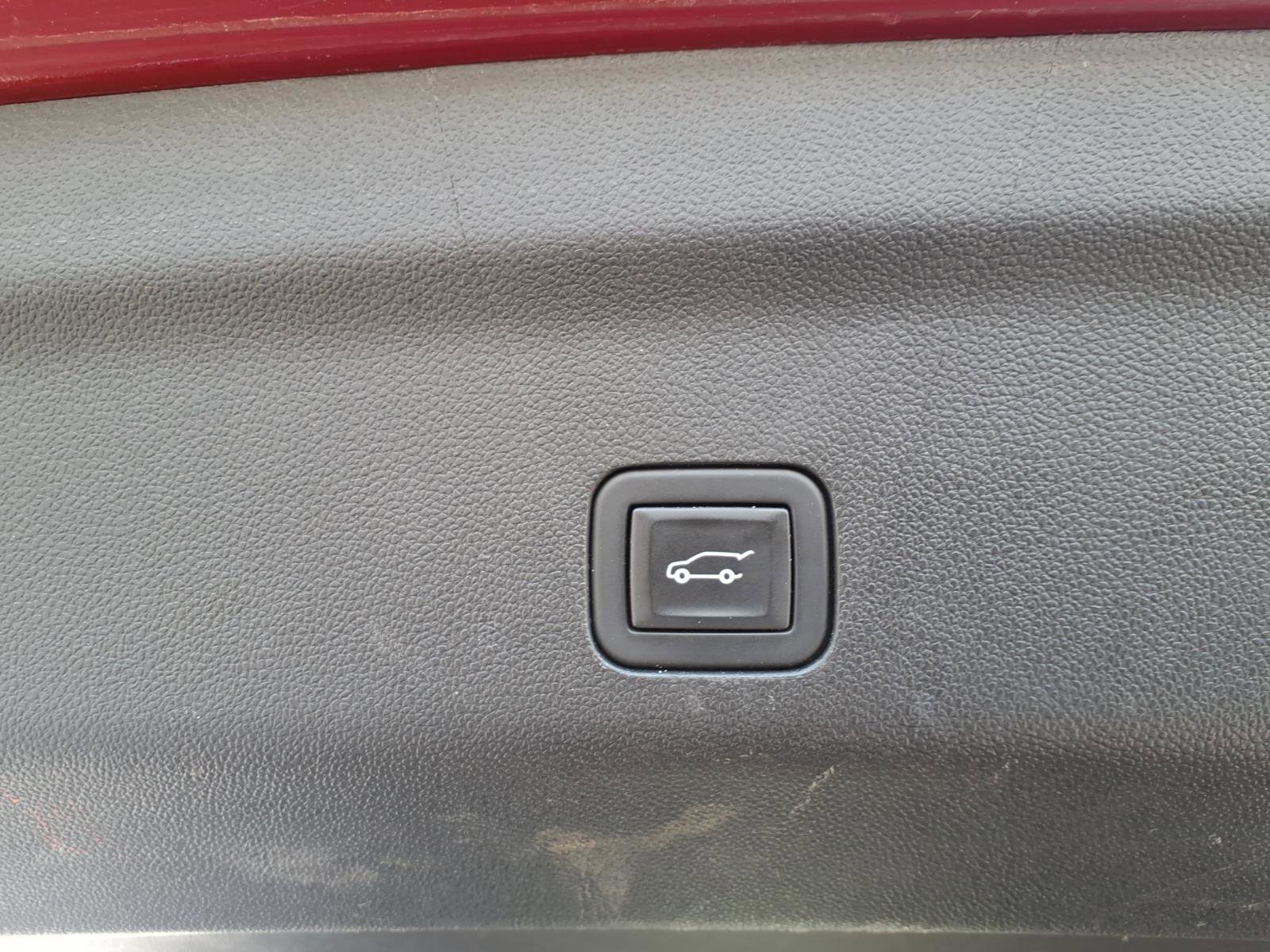 Used 2023 GMC Yukon SLT w/ SLT Premium Package image 7