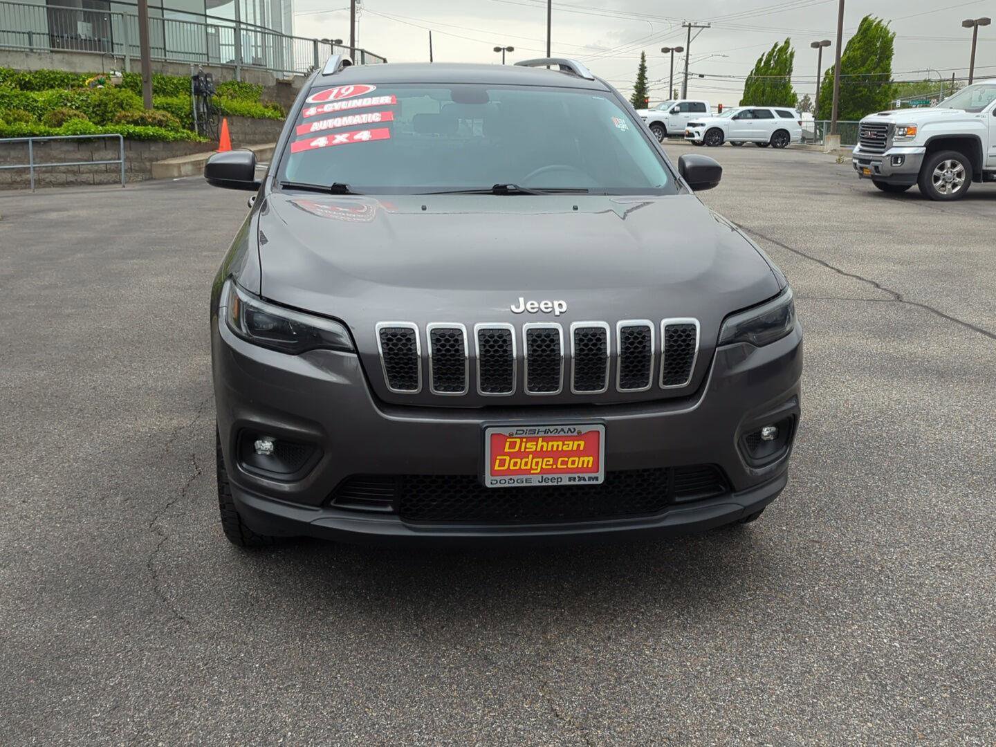 Used 2019 Jeep Cherokee Latitude Plus w/ Cold Weather Group AWD/4WD image 2