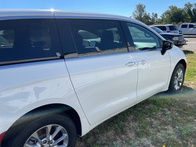 New 2026 Chrysler Pacifica Select image 12