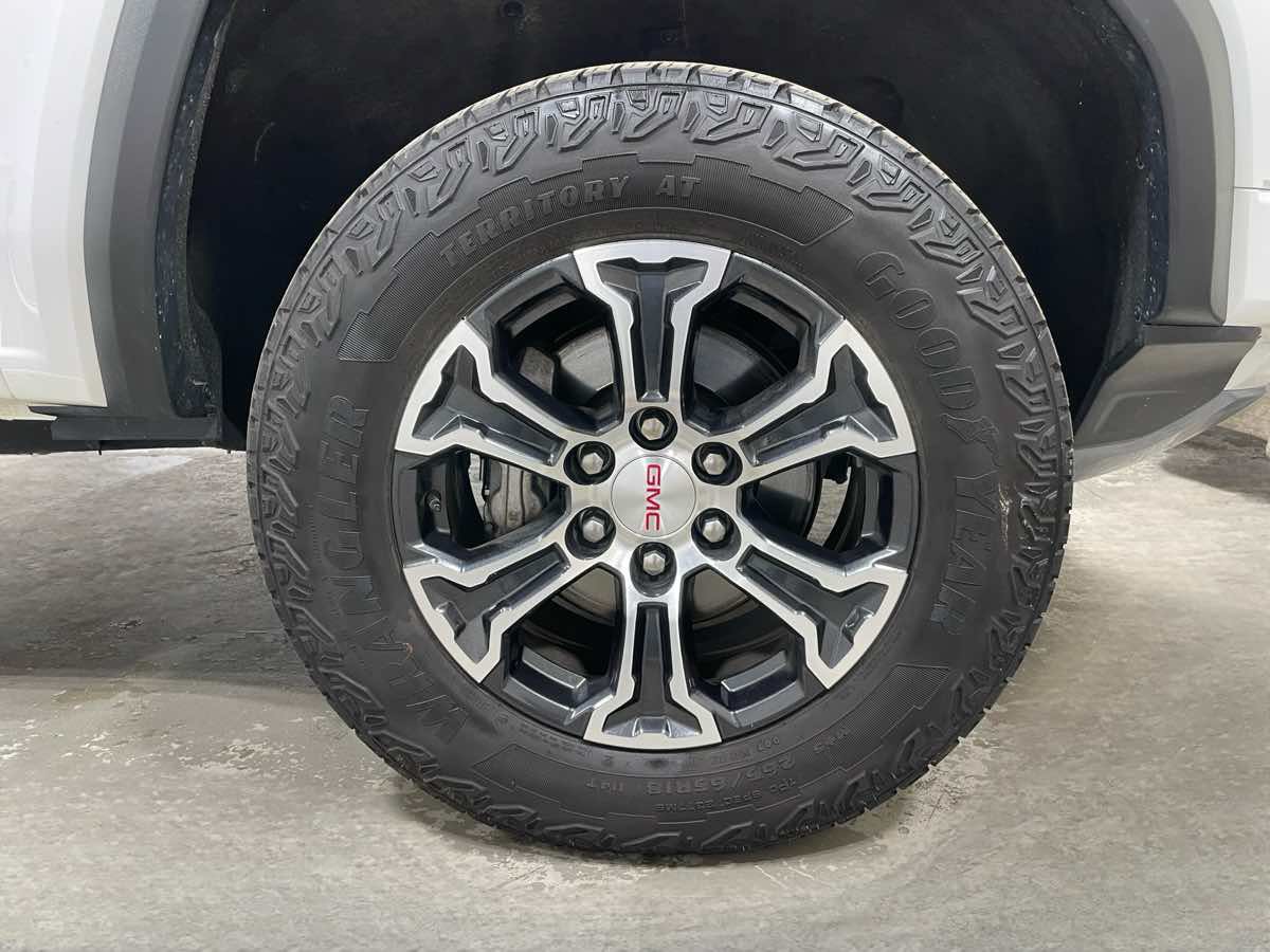 Used 2023 GMC Canyon AT4 w/ AT4 Premium Package AWD/4WD image 5
