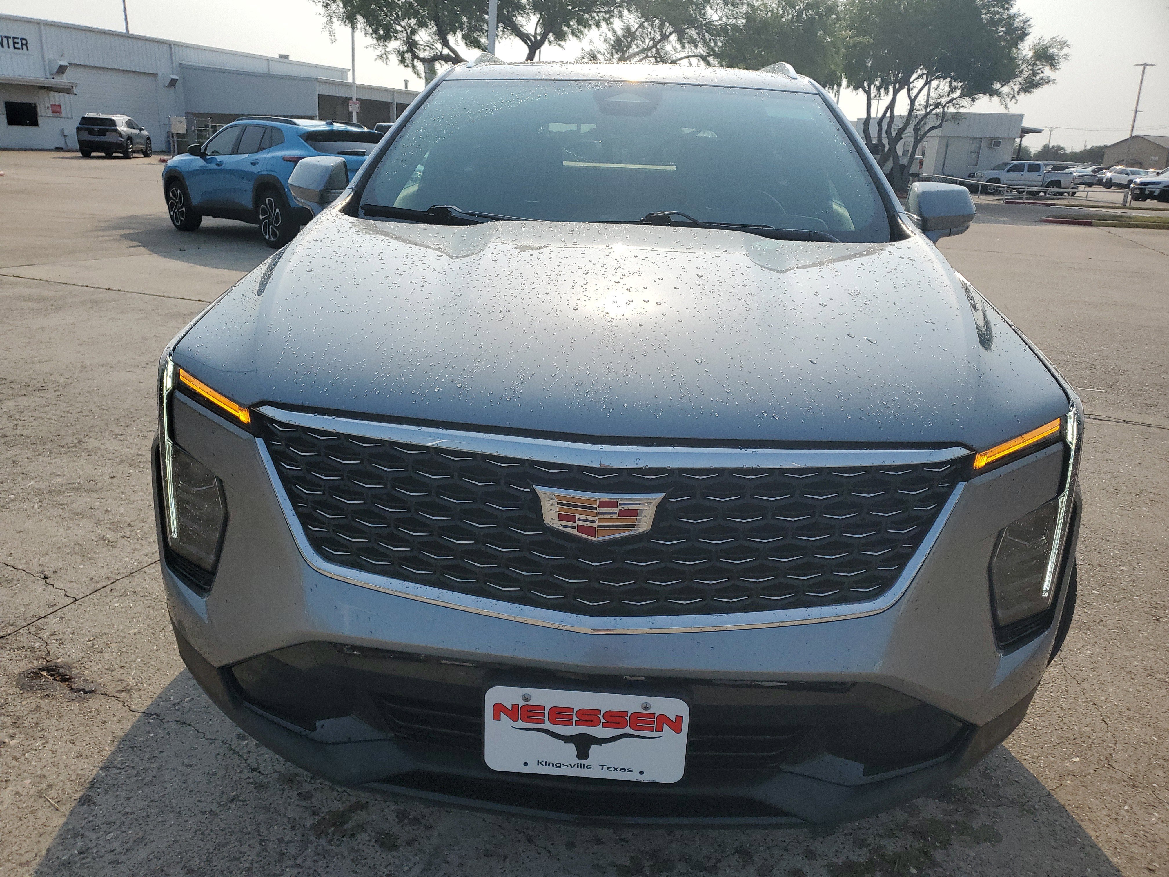 Used 2024 Cadillac XT4 Premium Luxury image 2