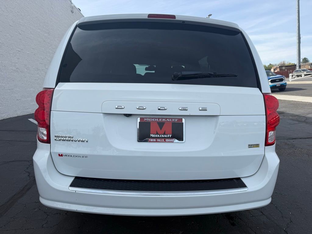 Used 2018 Dodge Grand Caravan SE w/ UConnect Hands-Free Group image 5
