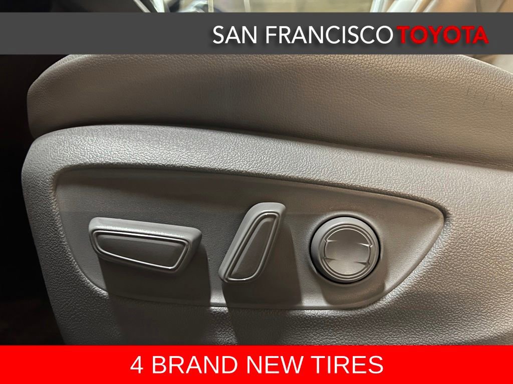 Used 2022 Toyota Highlander XLE AWD/4WD image 13