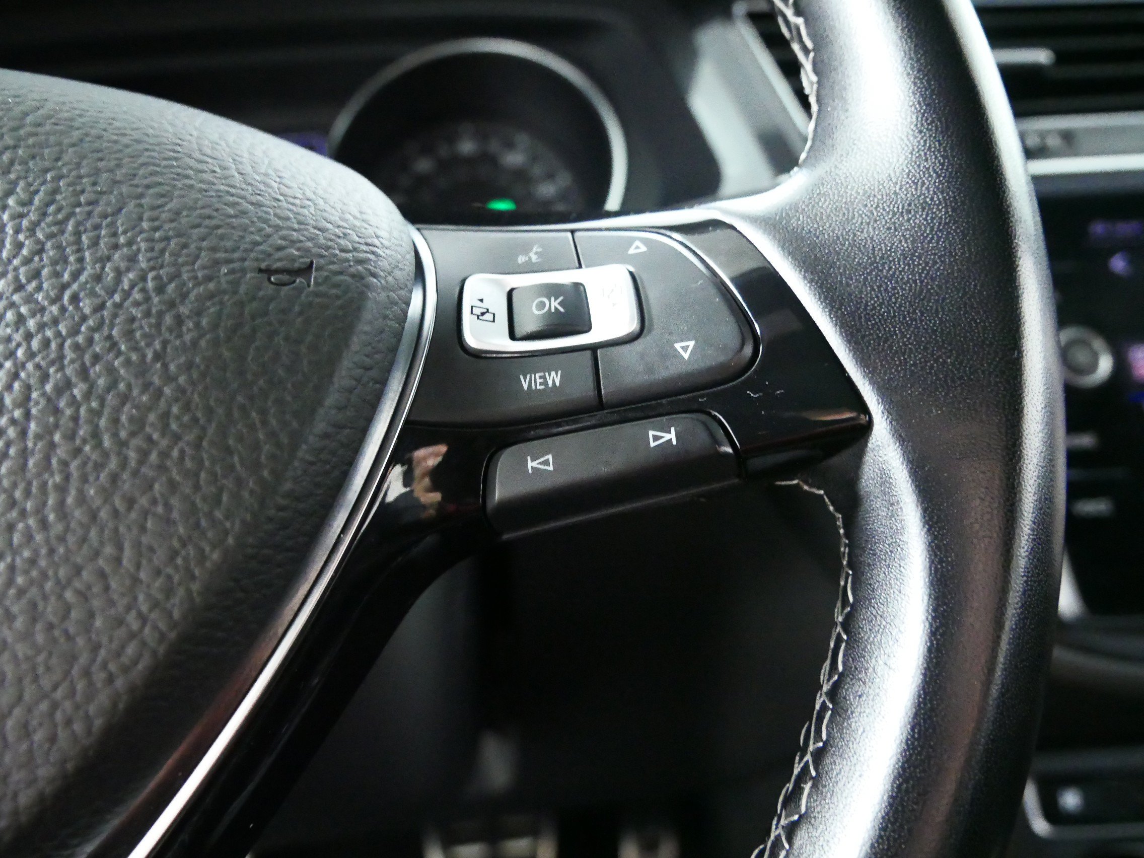 Used 2021 Volkswagen Tiguan SE R-Line AWD/4WD image 28