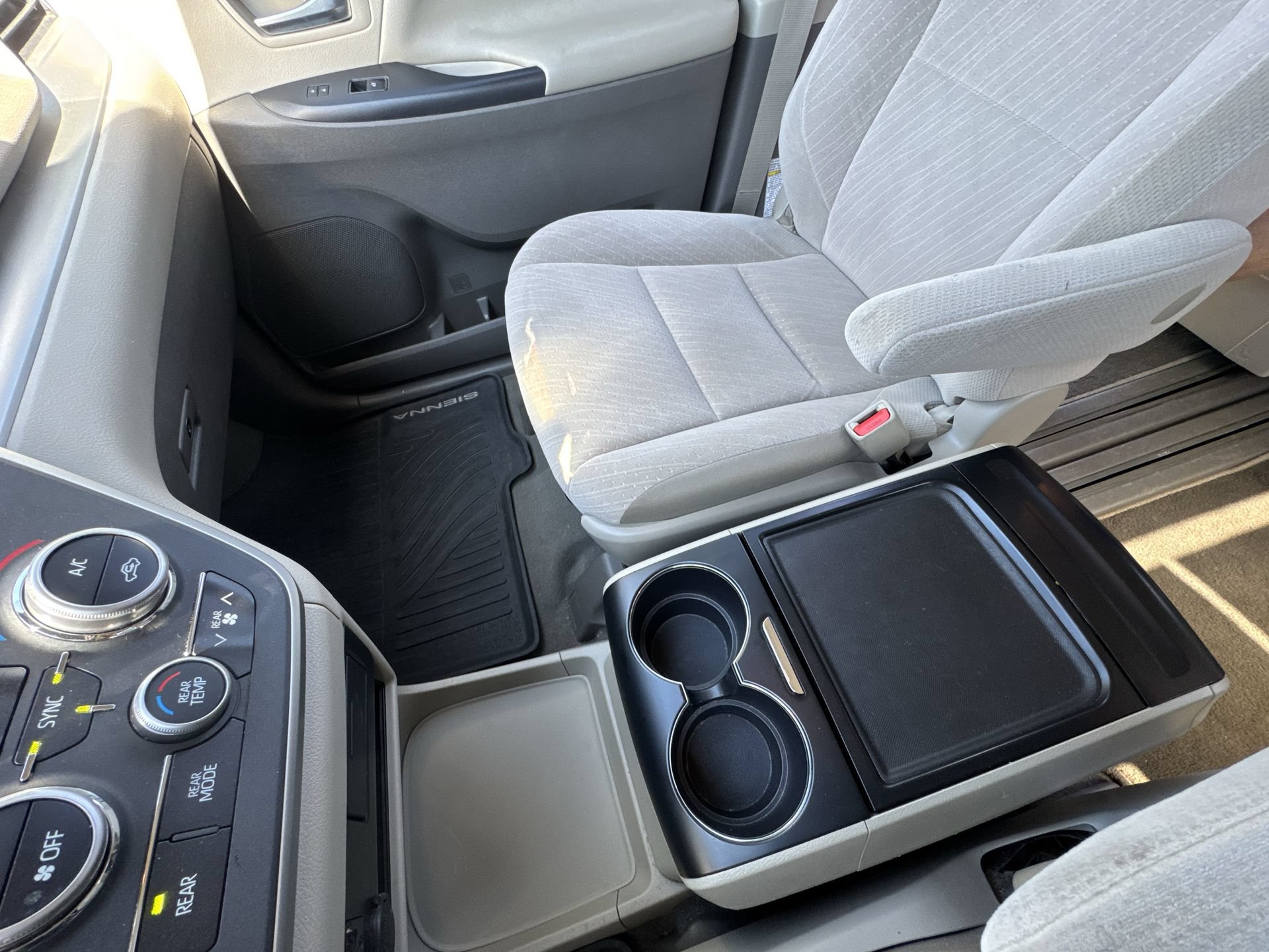 Used 2020 Toyota Sienna LE FWD image 20