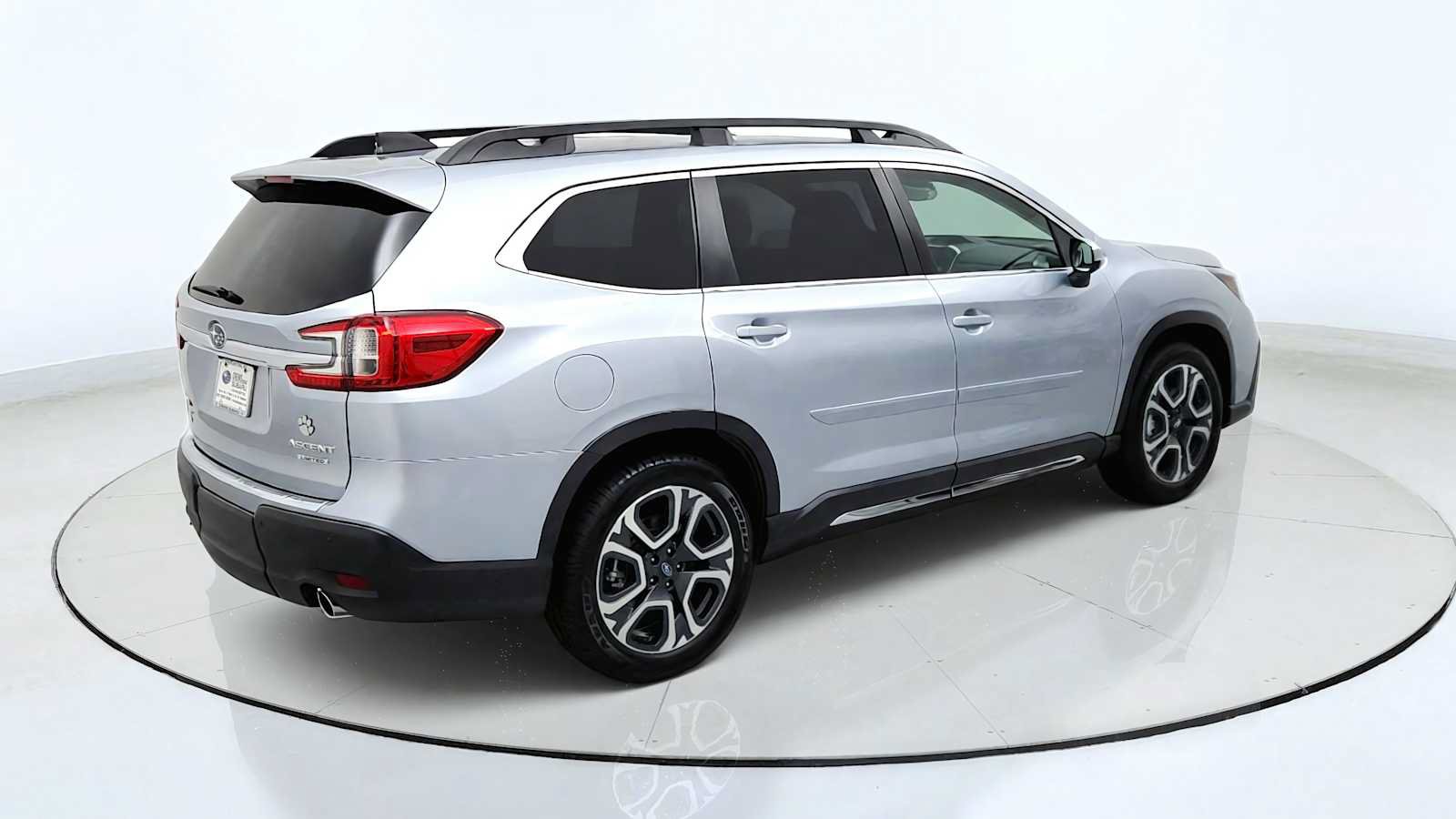 Used 2023 Subaru Ascent Limited AWD/4WD image 9