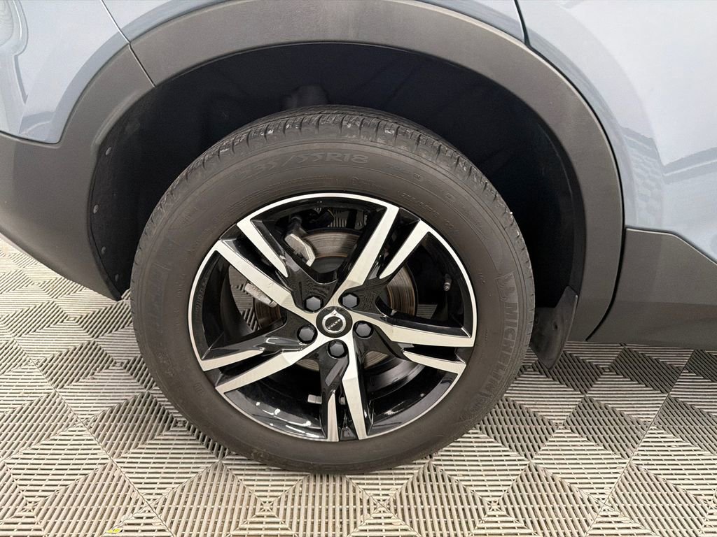 Used 2023 Volvo XC40 B5 Core image 19