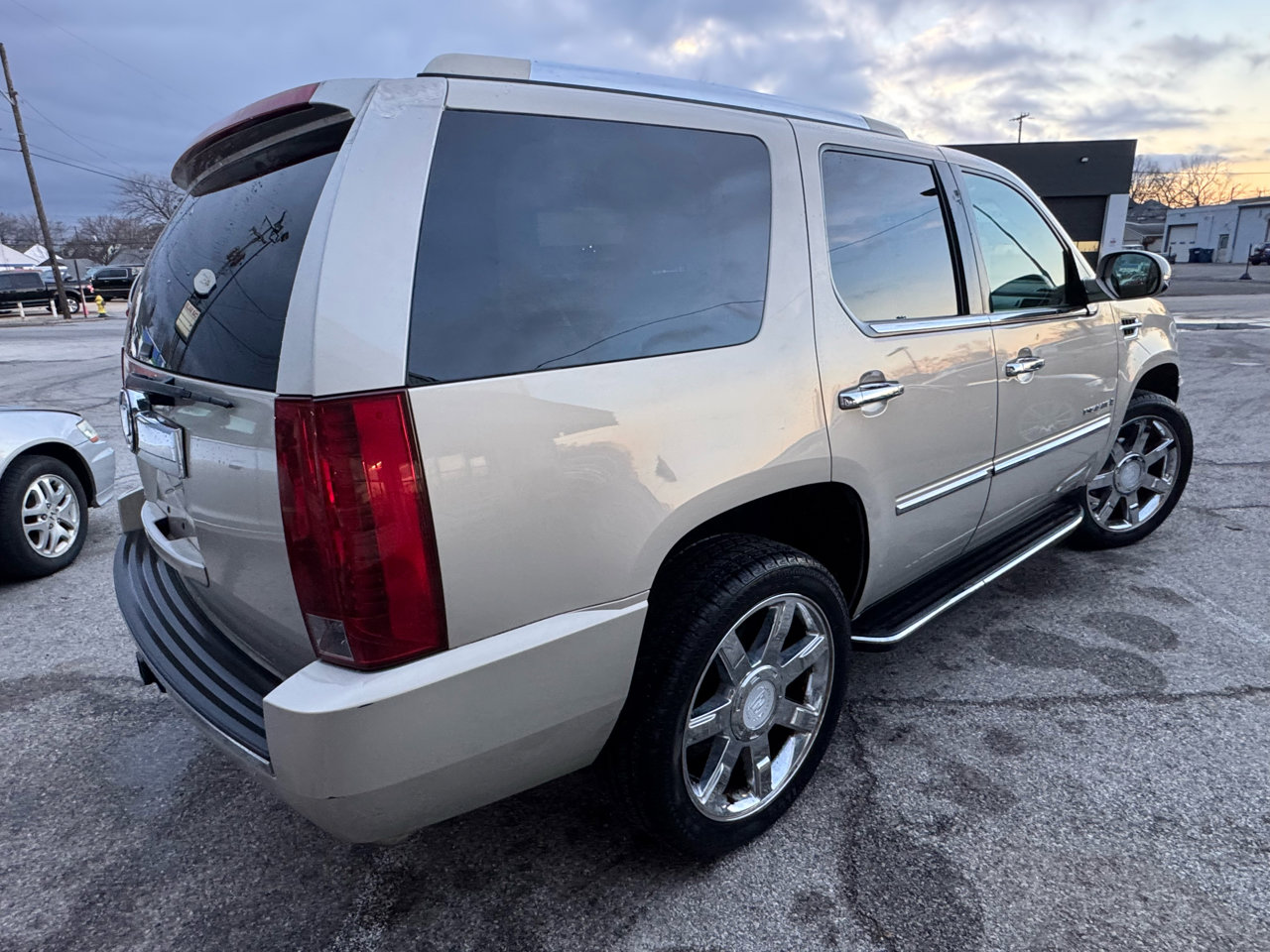 Used 2007 Cadillac Escalade AWD w/ Information Package image 7