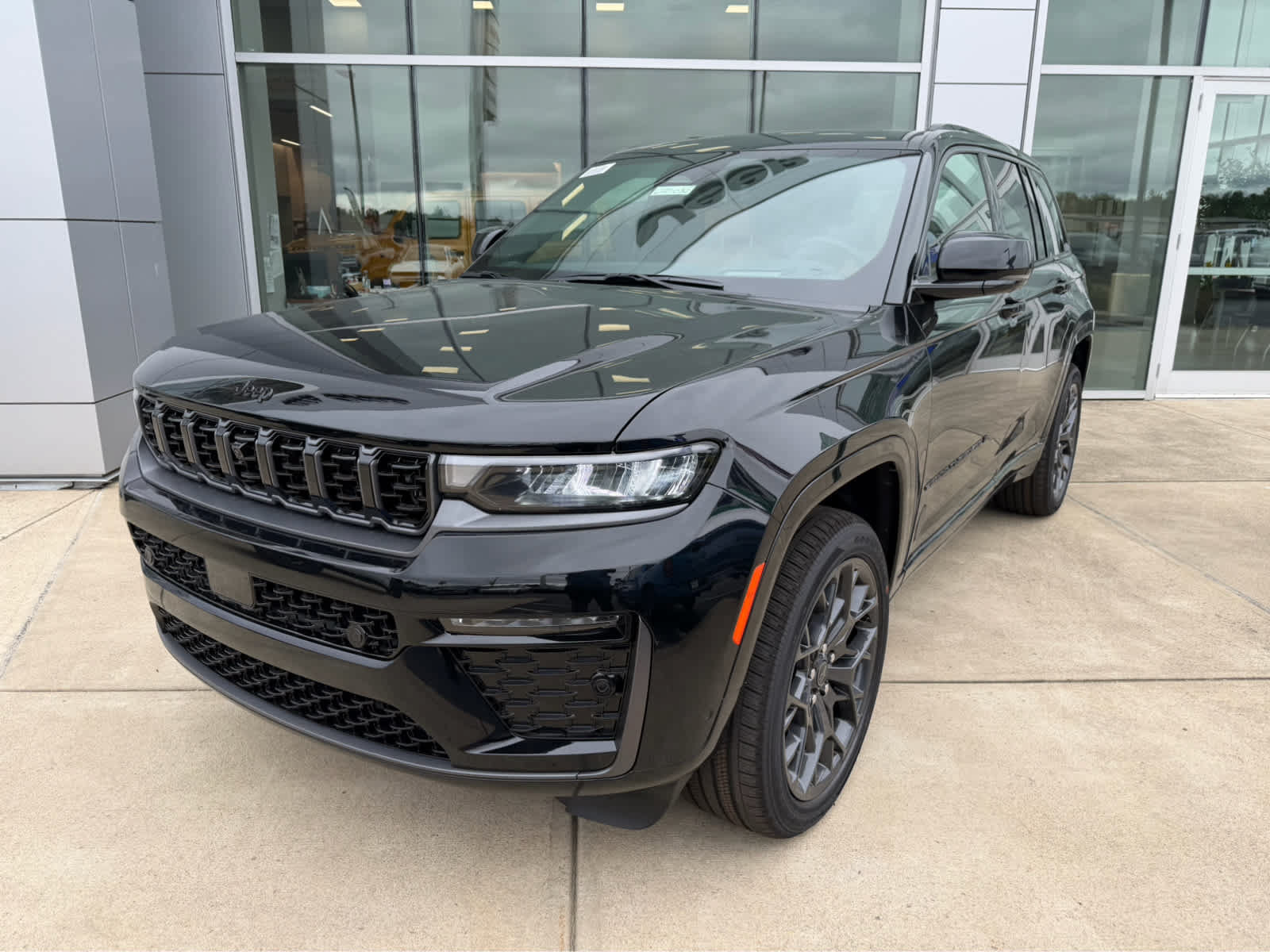 New 2027 Jeep Grand Cherokee Summit AWD/4WD image 1