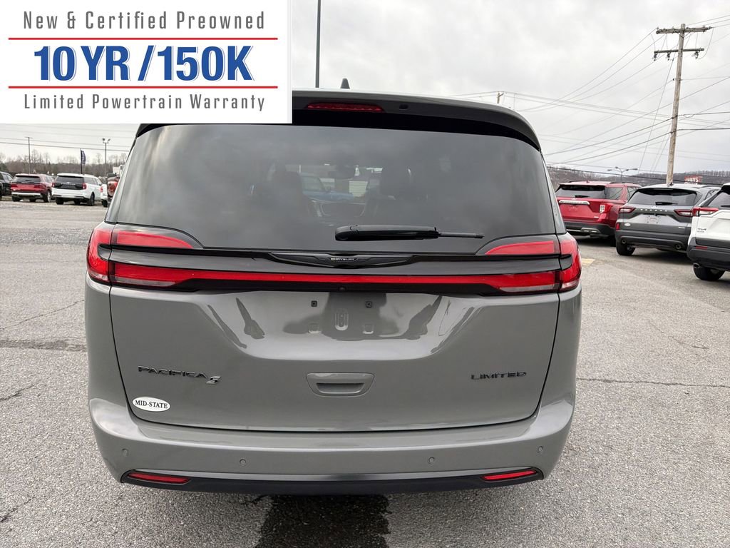 Used 2025 Chrysler Pacifica Limited image 7