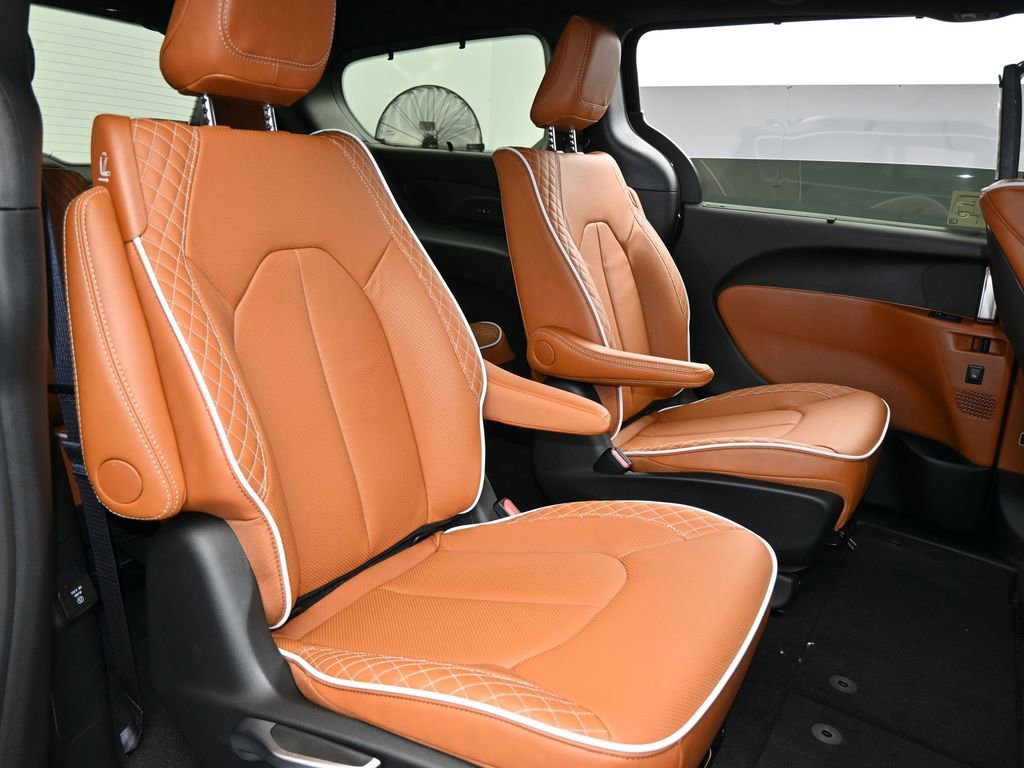 New 2026 Chrysler Pacifica Pinnacle image 43