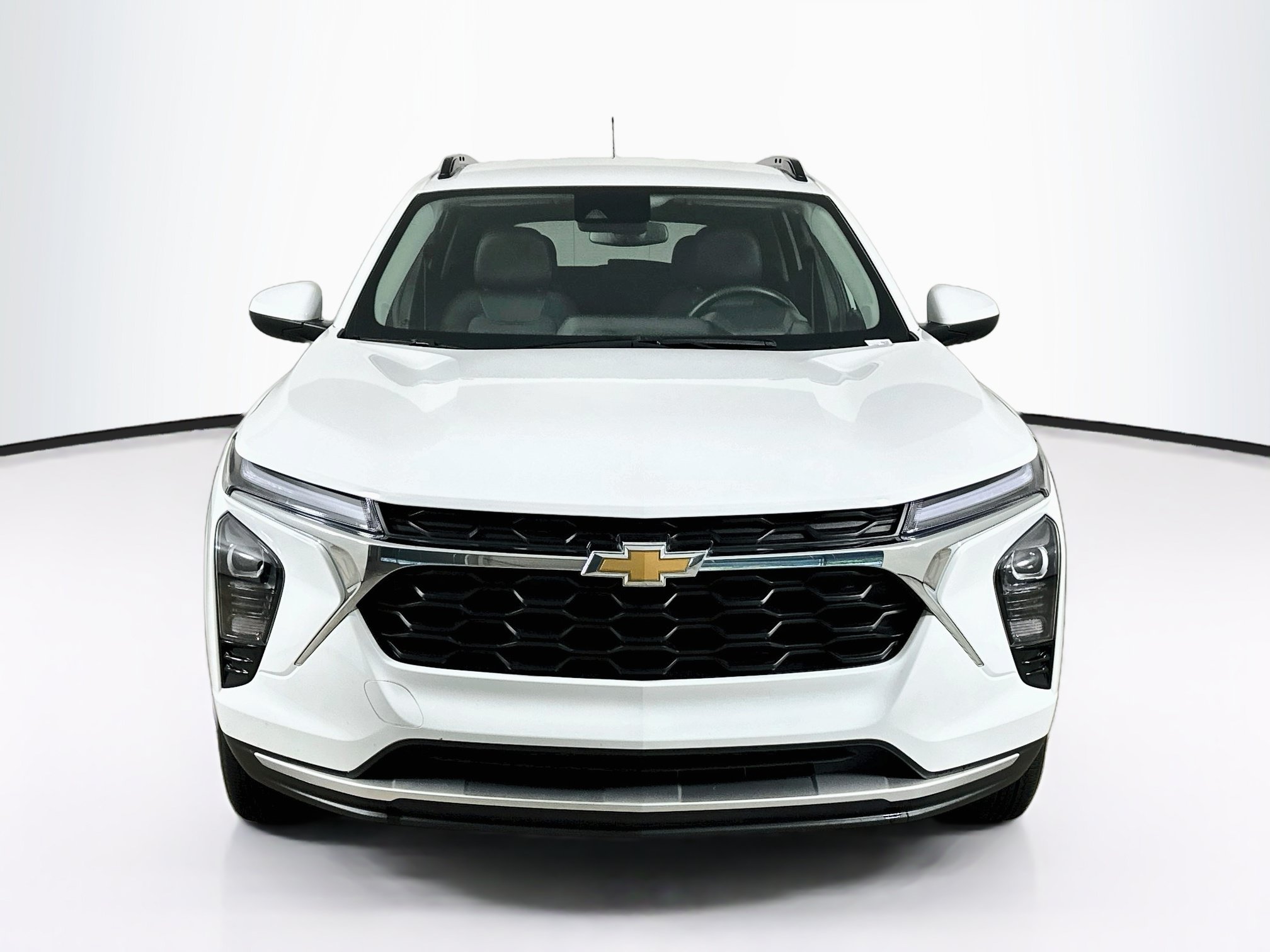 Used 2025 Chevrolet Trax LT w/ LT Convenience Package FWD image 2