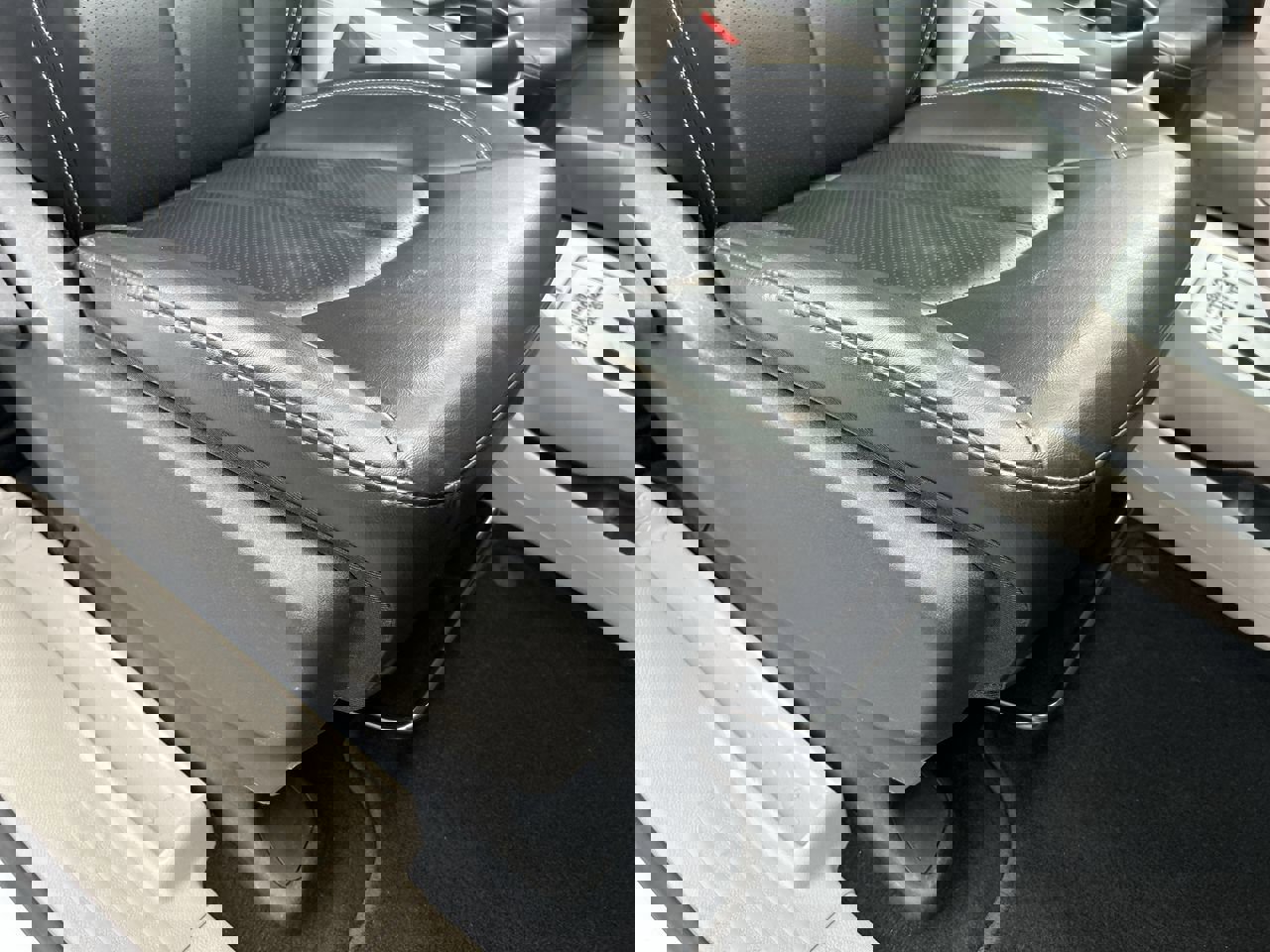 Used 2023 Chrysler Pacifica Touring-L image 13