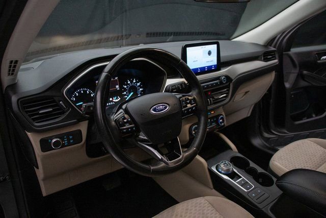Used 2021 Ford Escape SE w/ Cold Weather Package image 26