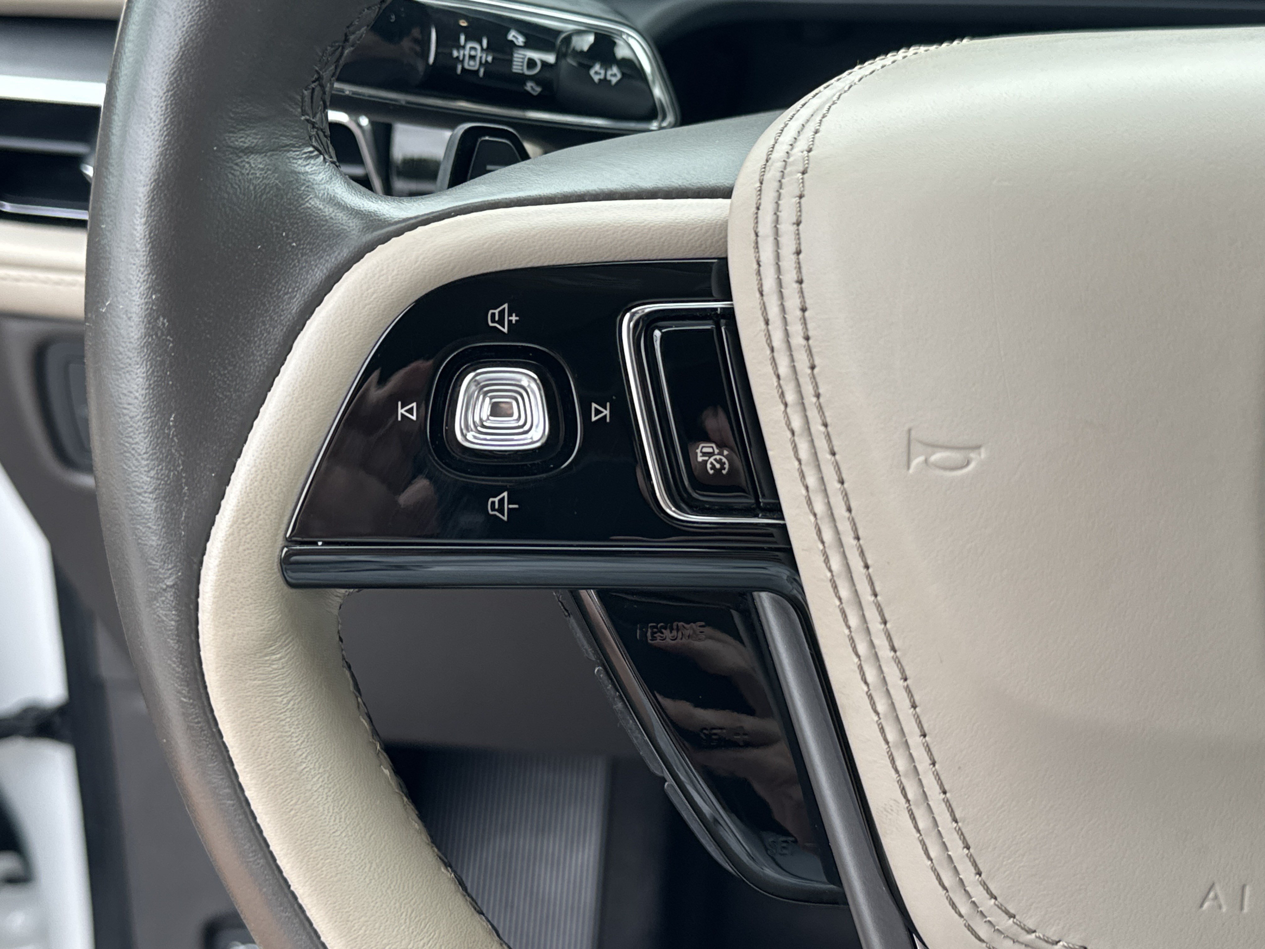 Used 2023 Lincoln Aviator Reserve w/ Equipment Group 201A RWD image 29