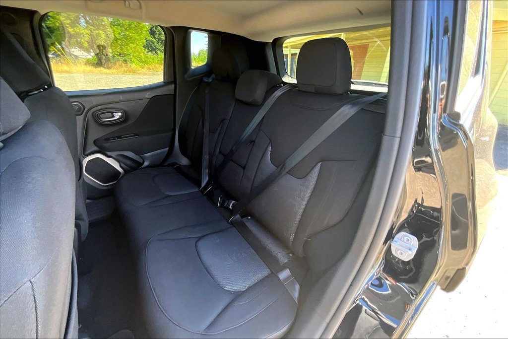 Used 2015 Jeep Renegade Latitude w/ Popular Equipment Group AWD/4WD image 21