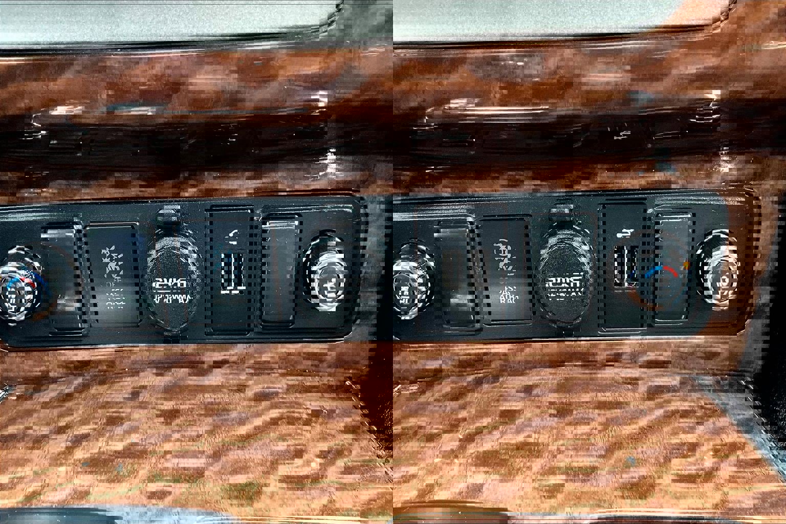 Used 2019 Nissan Armada Platinum image 26