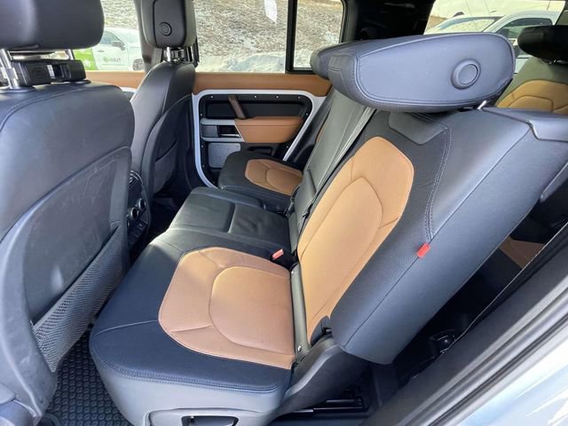 Used 2023 Land Rover Defender 130 X-Dynamic SE image 11