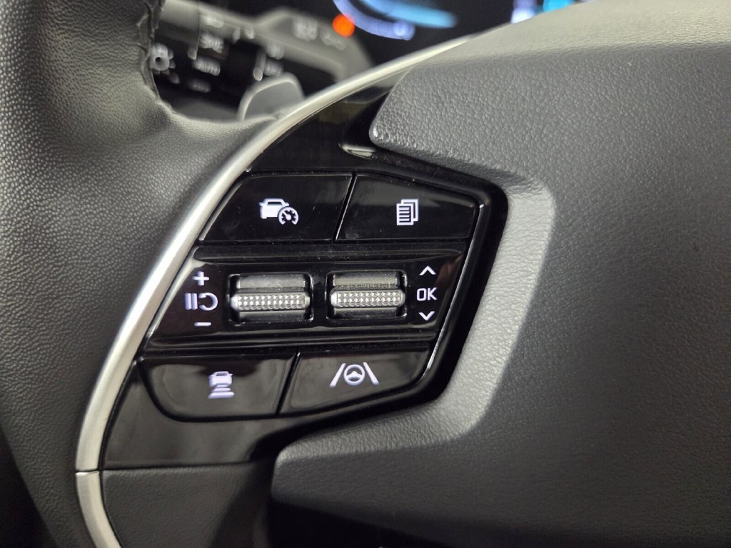 Used 2023 Kia Niro SX Touring FWD image 18
