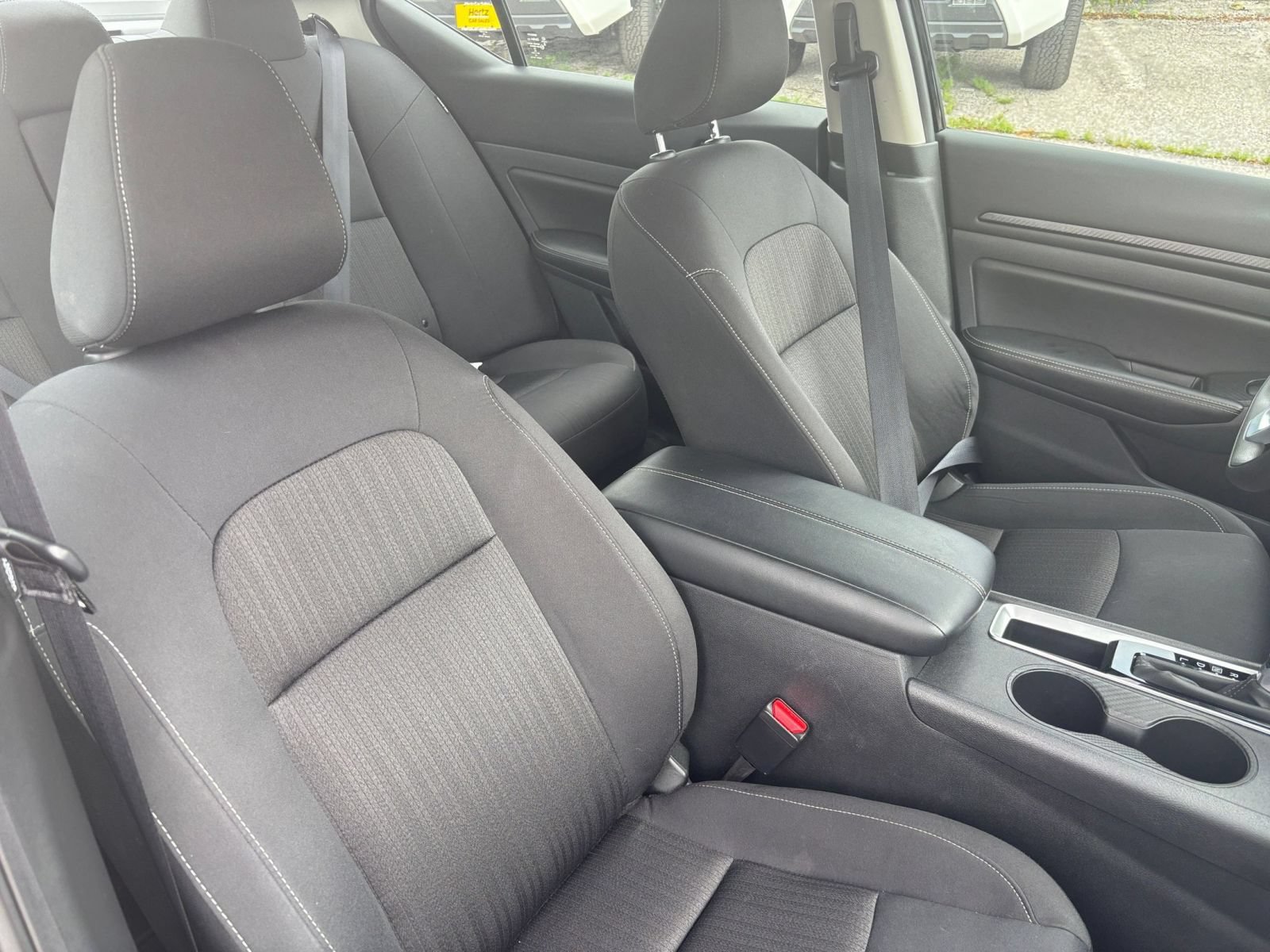 Used 2025 Nissan Altima 2.5 SV FWD image 31