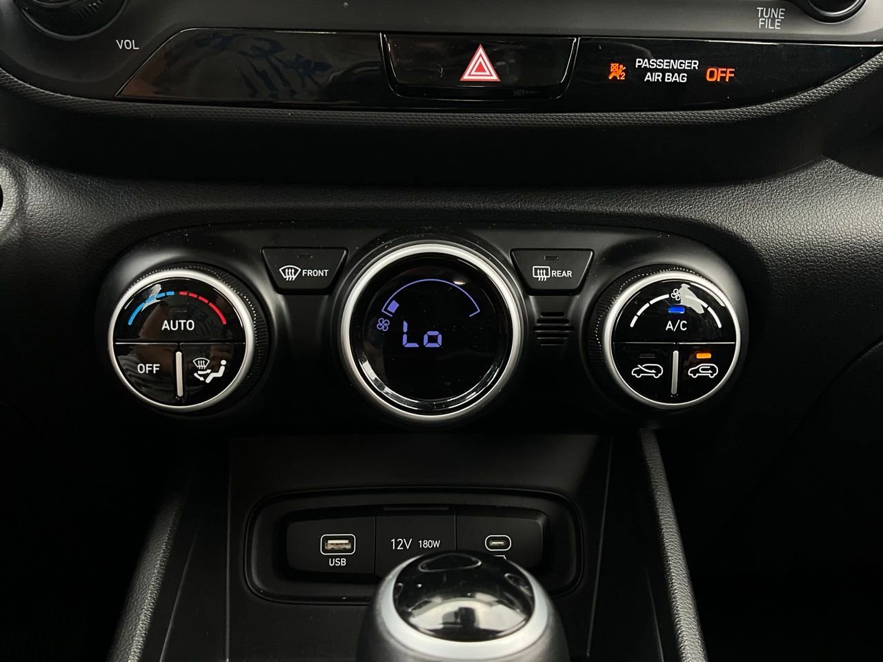 Used 2025 Hyundai Venue SEL image 27