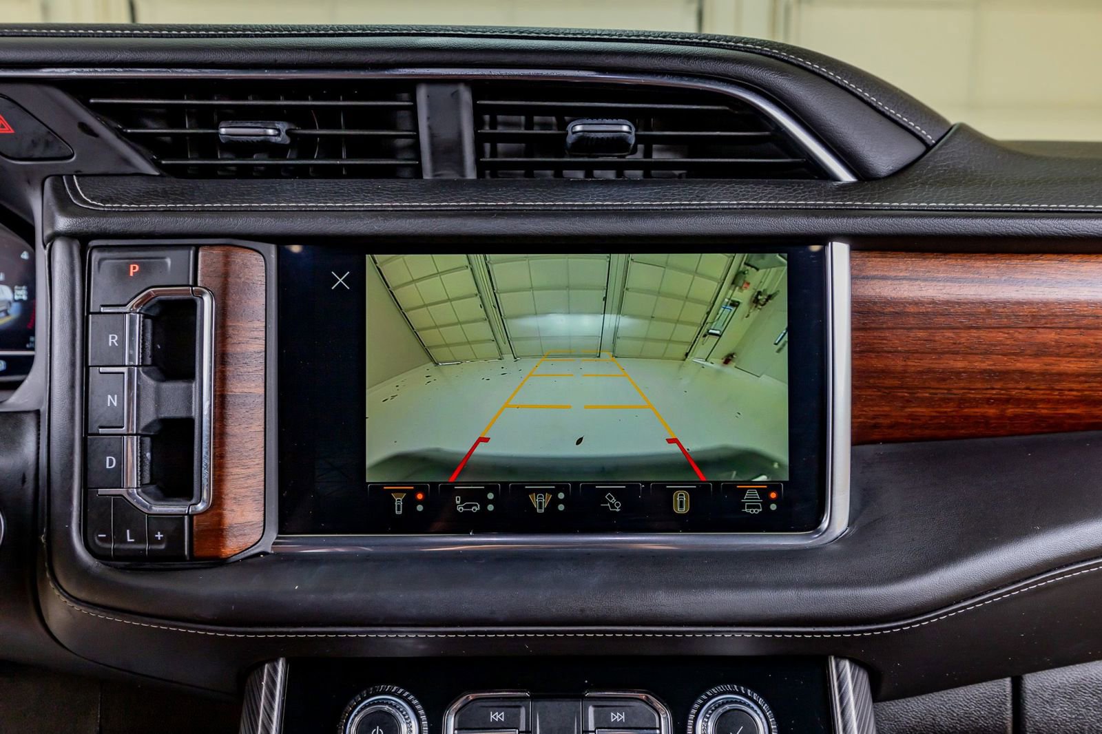 Used 2024 GMC Yukon Denali Ultimate AWD/4WD image 26