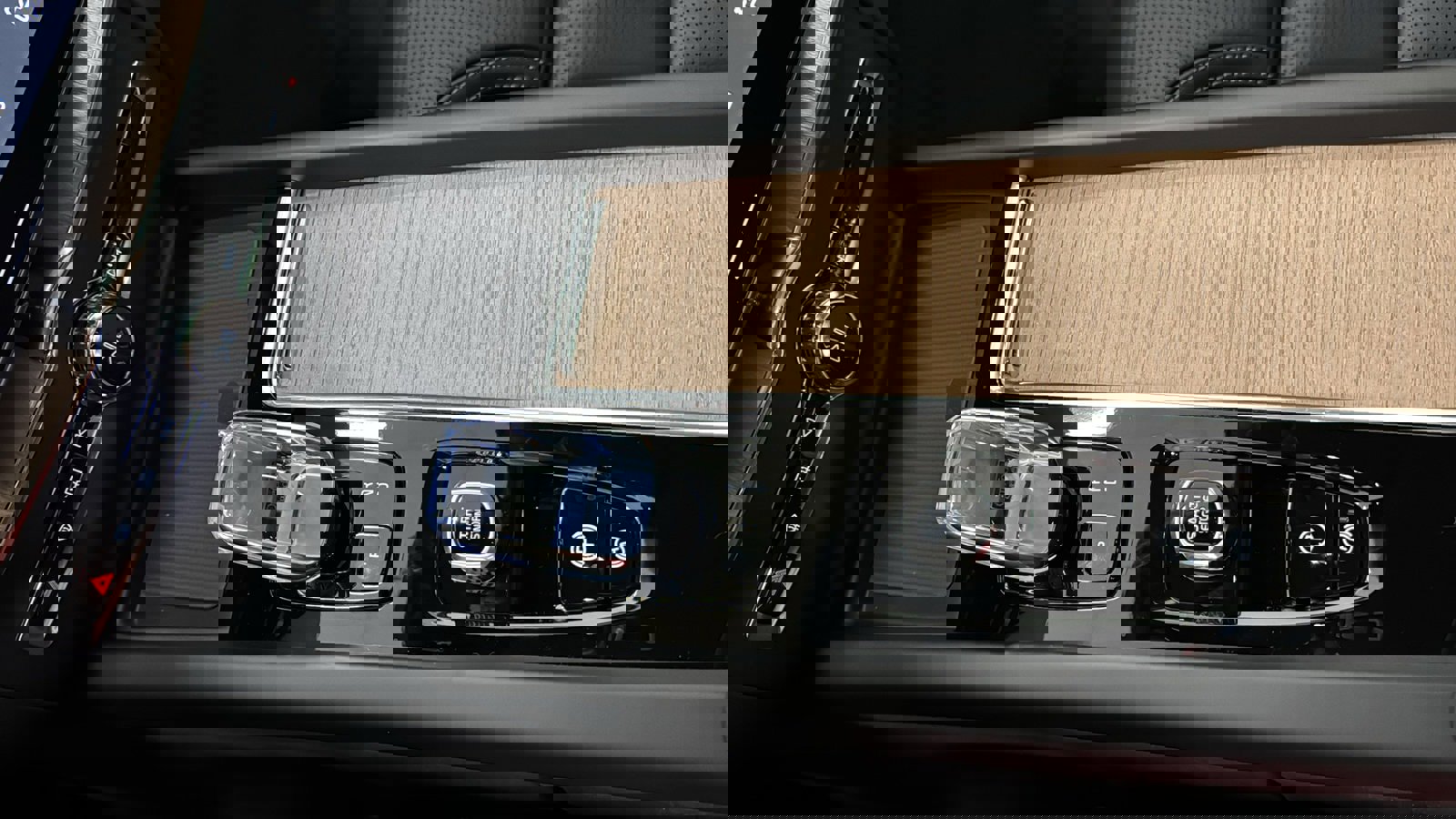 New 2026 Volvo XC60 T8 Ultra w/ Protection Package Premier image 19