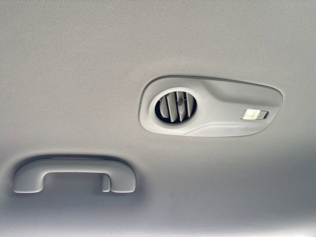 Used 2024 Chrysler Pacifica Touring-L image 41