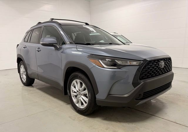 Used 2023 Toyota Corolla Cross LE image 3