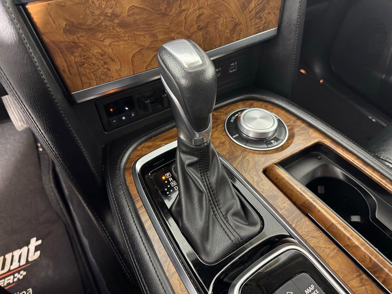 Used 2024 Nissan Armada SL w/ Captain's Chairs Package image 22