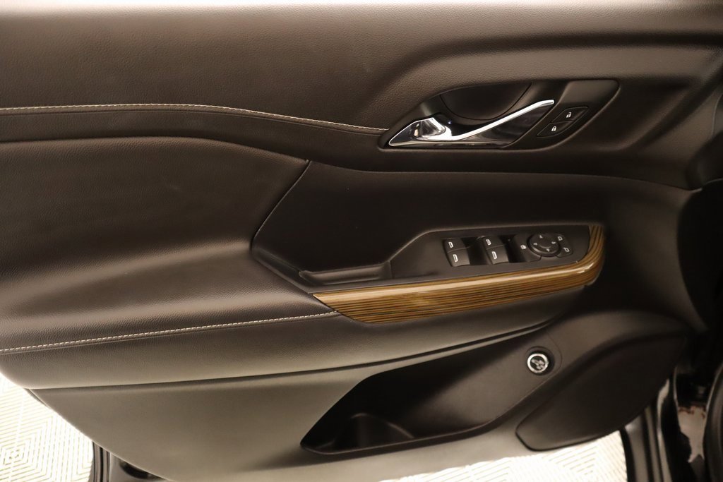 Used 2023 GMC Acadia SLE w/ Driver Convenience Package image 16