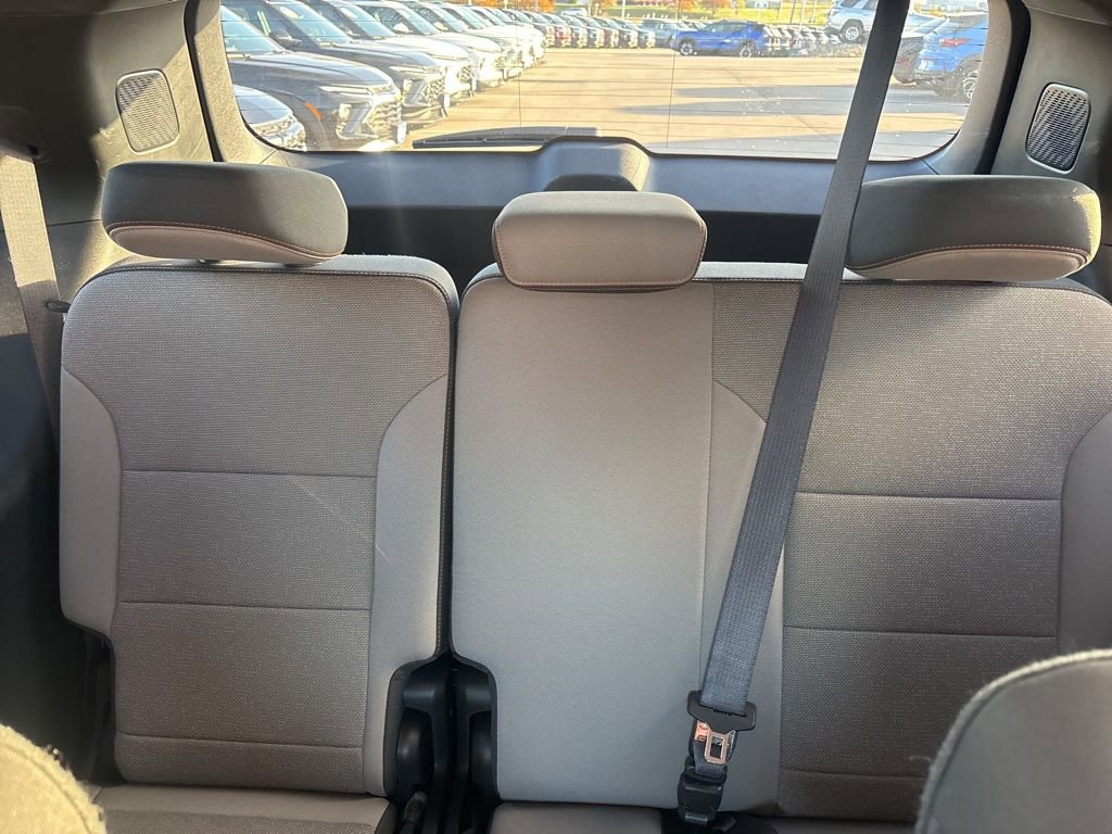 Used 2025 Chevrolet Traverse LT image 40