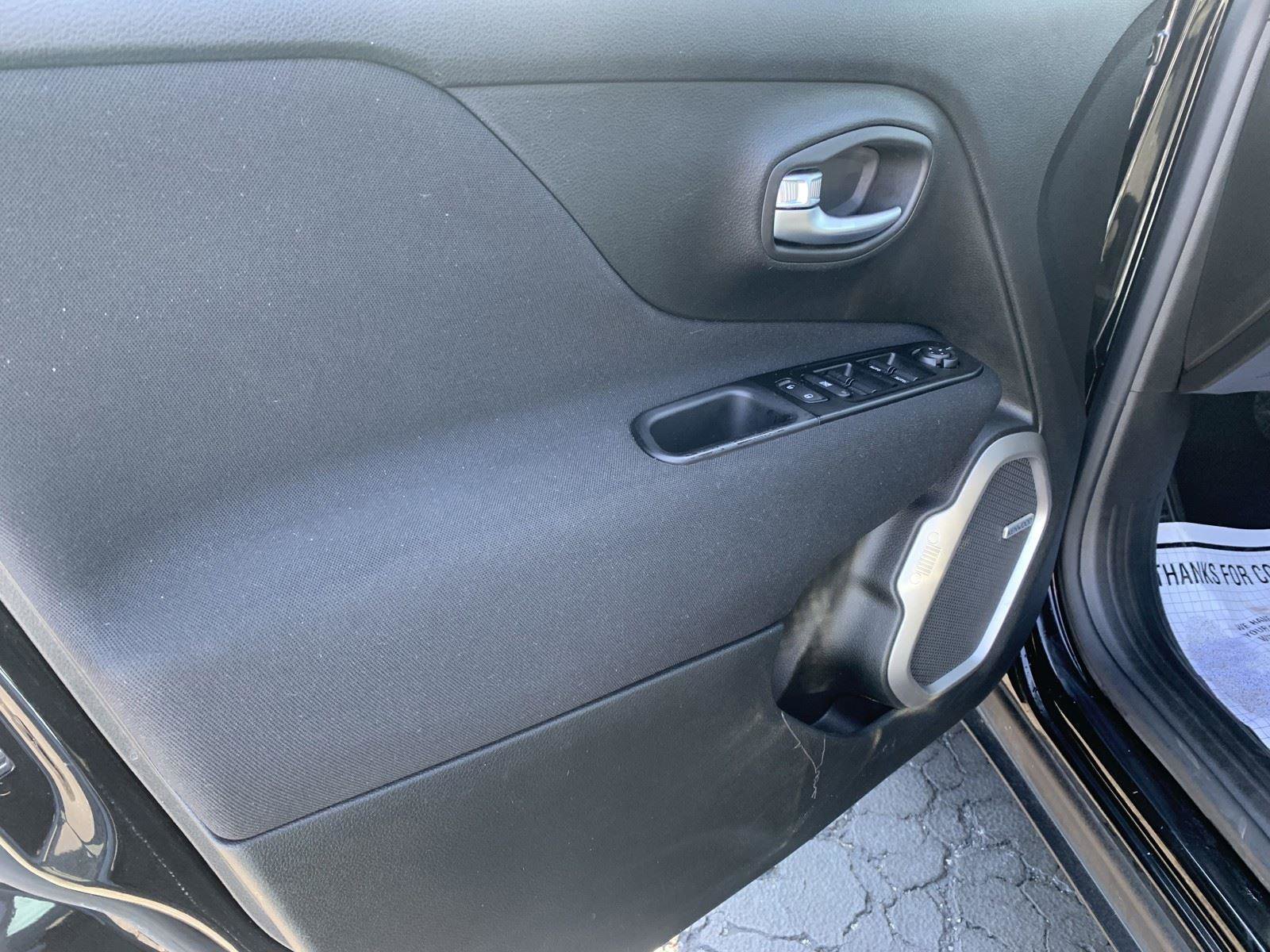 Used 2021 Jeep Renegade Latitude w/ Sun & Sound Group image 13