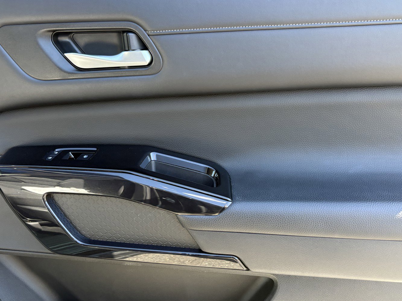 Used 2022 Nissan Pathfinder SV AWD/4WD image 26