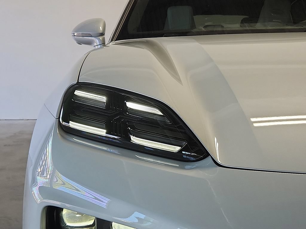 New 2026 Porsche Macan 4 Electric AWD/4WD image 9
